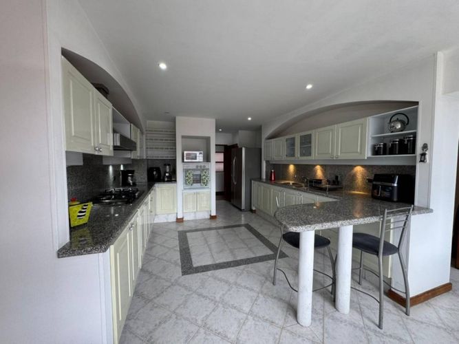Apartamento de 6 alcobas en venta en San Patricio, Bogotá, 510 m² · foto 12 de 24