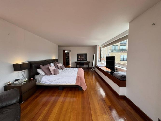 Apartamento de 6 alcobas en venta en San Patricio, Bogotá, 510 m² · foto 16 de 24