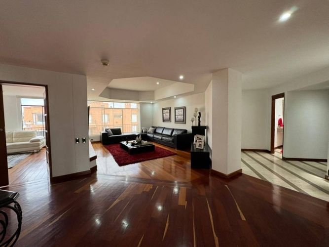 Apartamento de 6 alcobas en venta en San Patricio, Bogotá, 510 m² · foto 19 de 24
