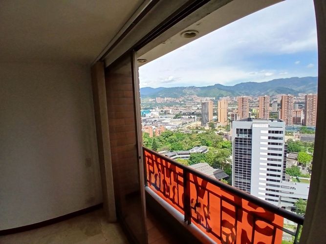 Apartamento en venta en Castropol, Medellín · foto 3 de 18