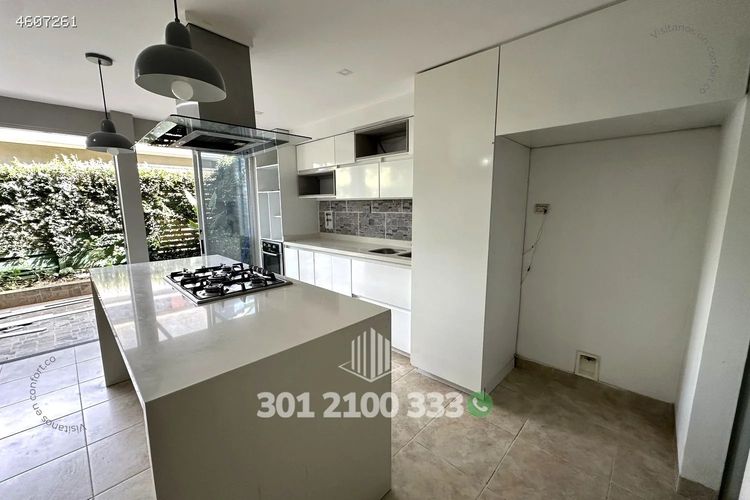 Apartamento de 4 alcobas en arriendo en Alto De Las Palmas, Medellín, 264 m² · foto 3 de 24
