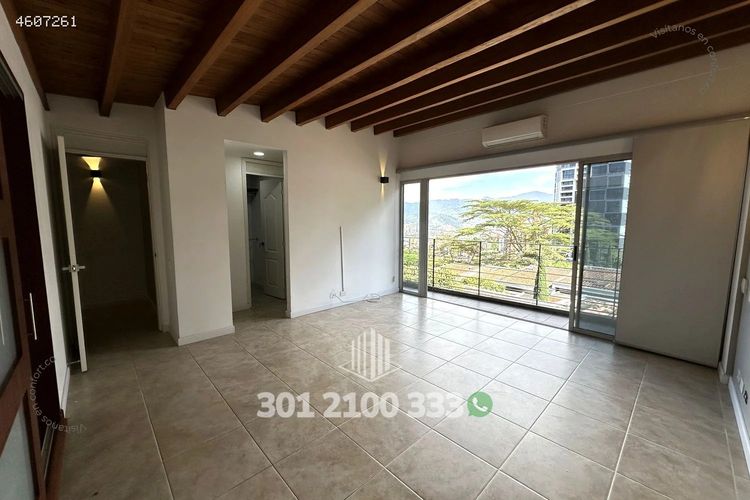 Apartamento de 4 alcobas en arriendo en Alto De Las Palmas, Medellín, 264 m² · foto 23 de 24