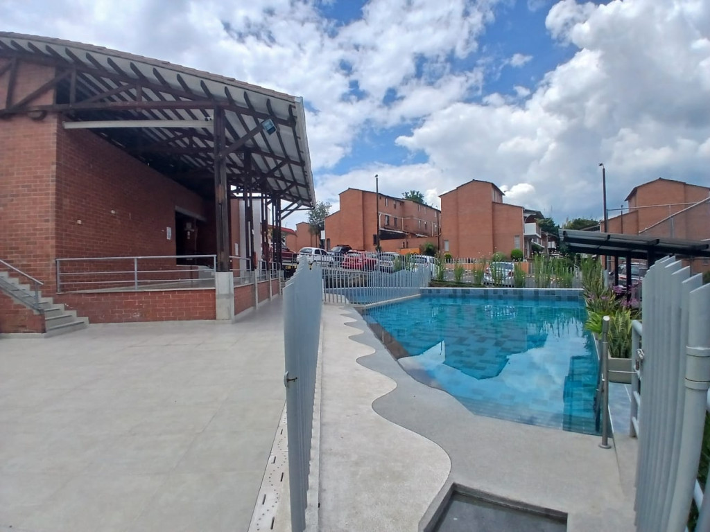 Casa en venta en Zona Deportiva Villa Olimpica, Pereira · foto 2 de 14