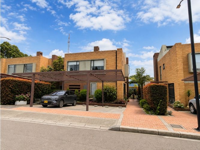 Casa de 3 alcobas en venta en Casablanca Suba Urbano, Bogotá, 273 m² · foto 2 de 20