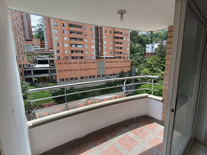 Apartamento de 3 alcobas en venta en Vía Las Palmas, Medellín, 110 m² · foto 3 de 24
