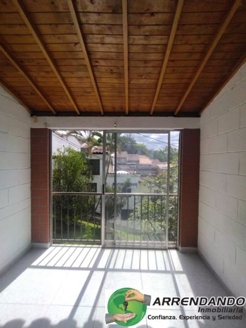Casa de 4 alcobas en venta en Cataluña, Medellín, 78 m² · foto 2 de 21