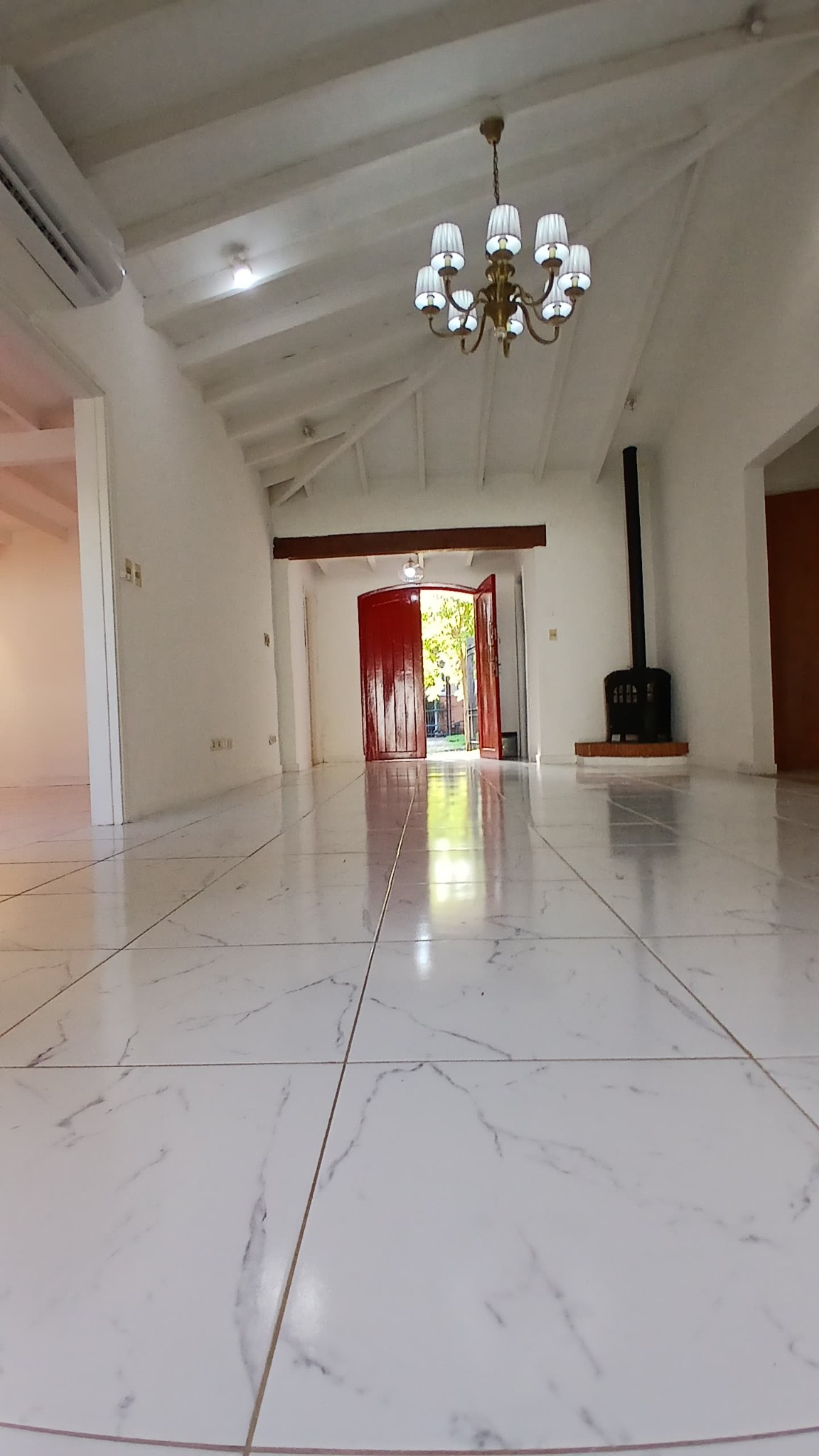 ALQUILO HERMOSA CASA DE UNA PLATA EN LOS LAURELES, ASUNCIÓN. — foto 3