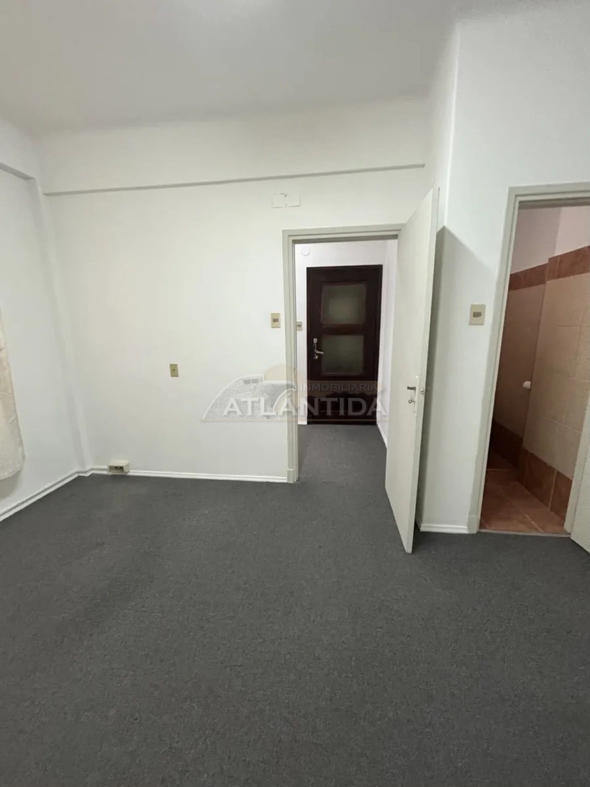 Alquiler Oficina En Segundo Piso Con Hall Y Baño, Edificio Exclusivo Escritorios! Inm Atlántida