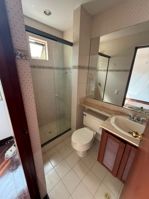 Casa de 4 alcobas en venta en Country Club, Medellín, 370 m² · foto 3 de 24