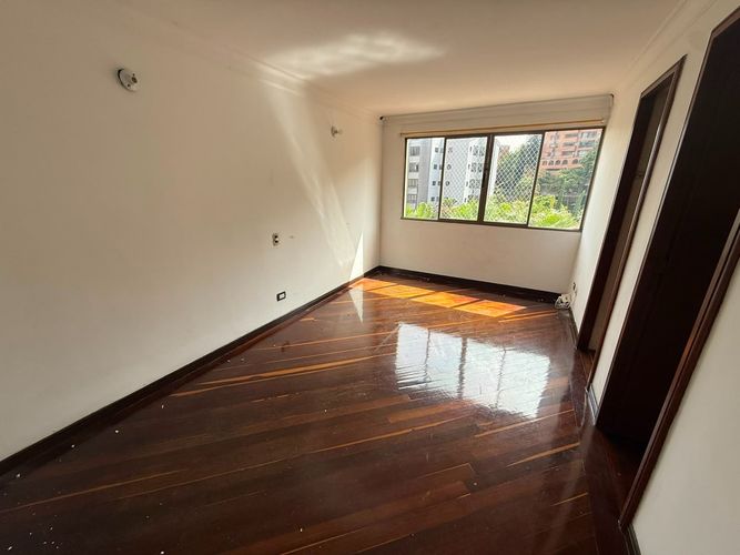 Casa de 4 alcobas en venta en Country Club, Medellín, 370 m² · foto 4 de 24