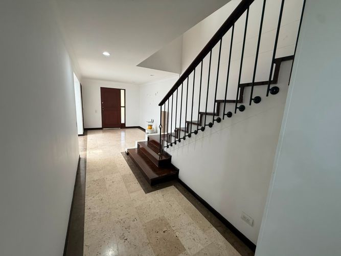 Casa de 4 alcobas en venta en Country Club, Medellín, 370 m² · foto 7 de 24