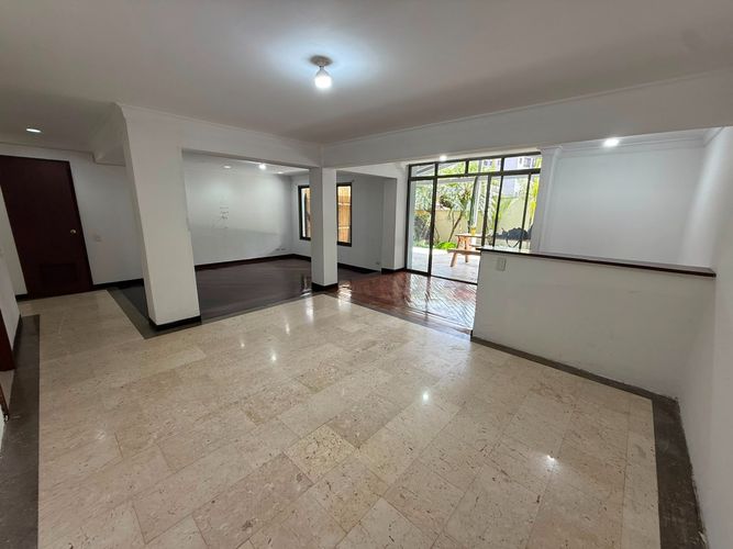Casa de 4 alcobas en venta en Country Club, Medellín, 370 m² · foto 10 de 24