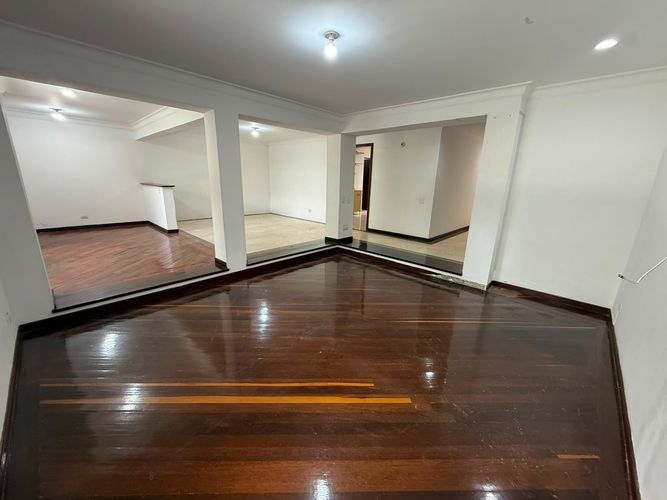 Casa de 4 alcobas en venta en Country Club, Medellín, 370 m² · foto 11 de 24