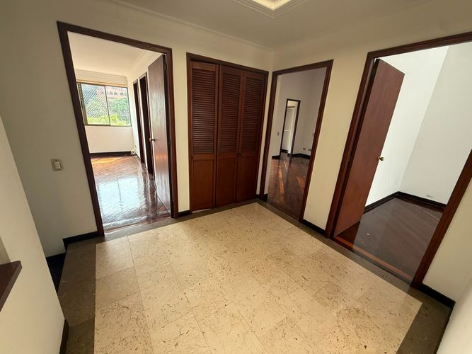 Casa de 4 alcobas en venta en Country Club, Medellín, 370 m² · foto 16 de 24