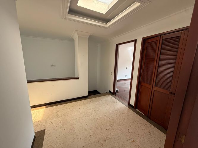 Casa de 4 alcobas en venta en Country Club, Medellín, 370 m² · foto 18 de 24