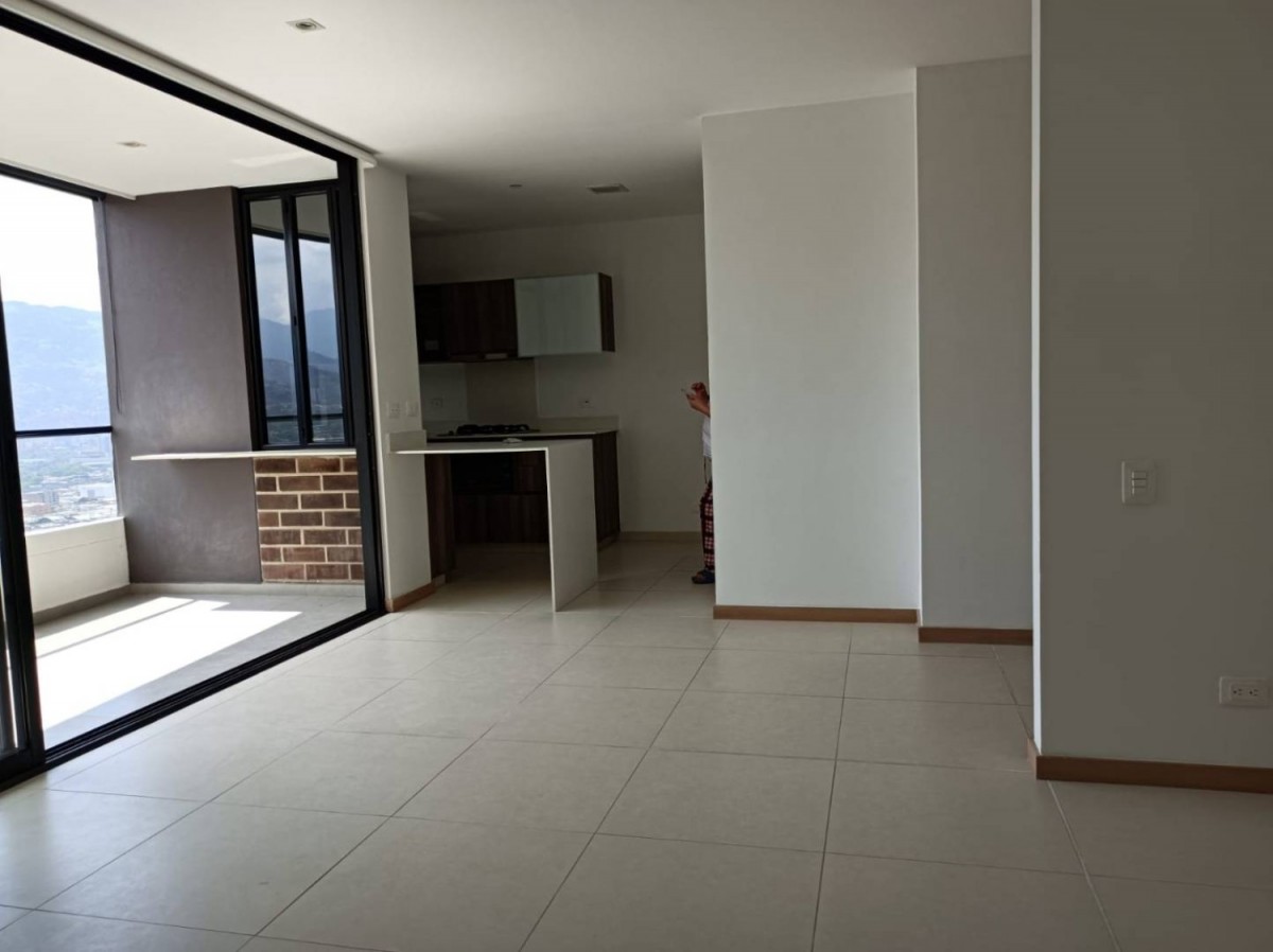 Apartamento en arriendo en Castropol, Medellín · foto 2 de 21