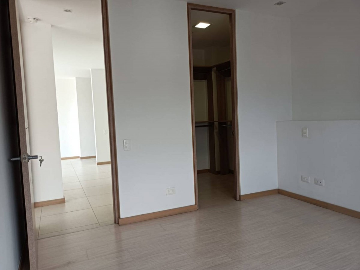 Apartamento en arriendo en Castropol, Medellín · foto 11 de 21