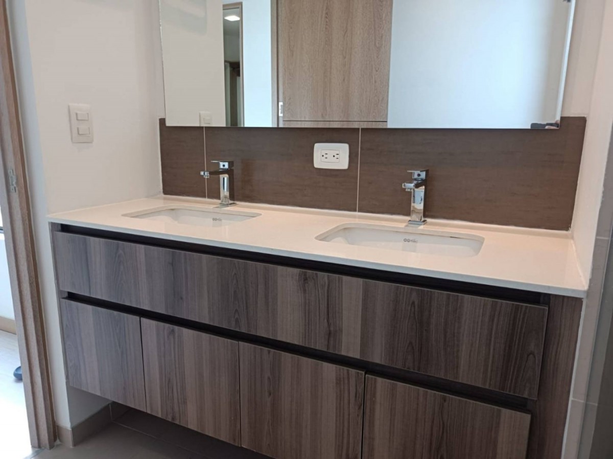 Apartamento en arriendo en Castropol, Medellín · foto 15 de 21
