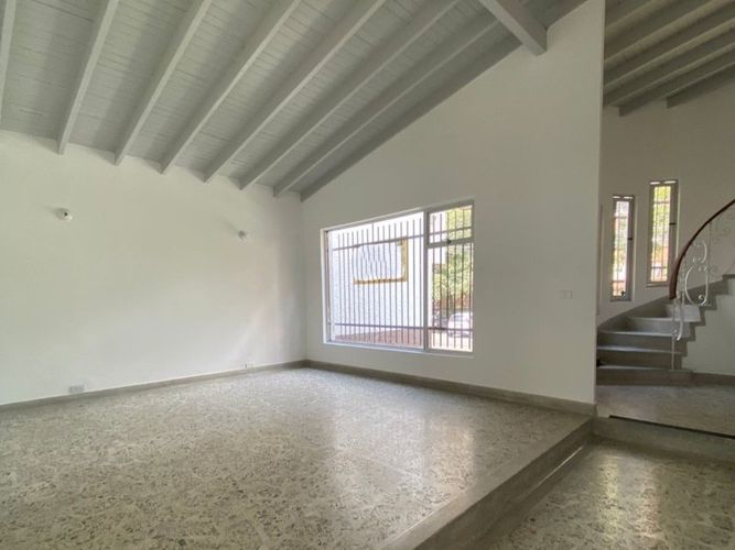 Casa de 7 alcobas en arriendo en Conquistadores, Medellín, 308 m² · foto 5 de 24