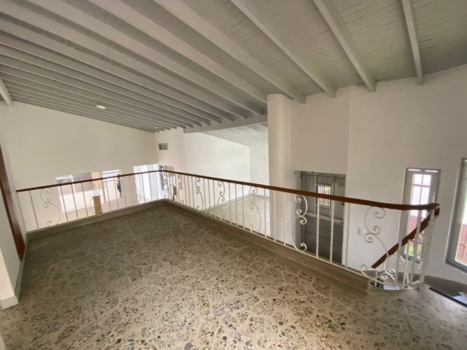 Casa de 7 alcobas en arriendo en Conquistadores, Medellín, 308 m² · foto 6 de 24