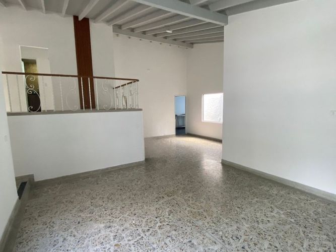 Casa de 7 alcobas en arriendo en Conquistadores, Medellín, 308 m² · foto 7 de 24