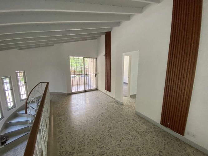 Casa de 7 alcobas en arriendo en Conquistadores, Medellín, 308 m² · foto 8 de 24