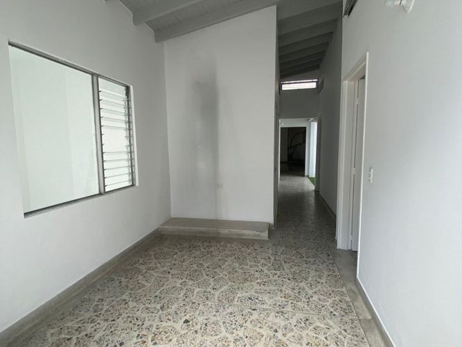 Casa de 7 alcobas en arriendo en Conquistadores, Medellín, 308 m² · foto 9 de 24