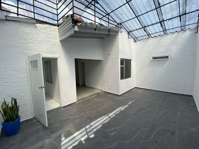 Casa de 7 alcobas en arriendo en Conquistadores, Medellín, 308 m² · foto 10 de 24