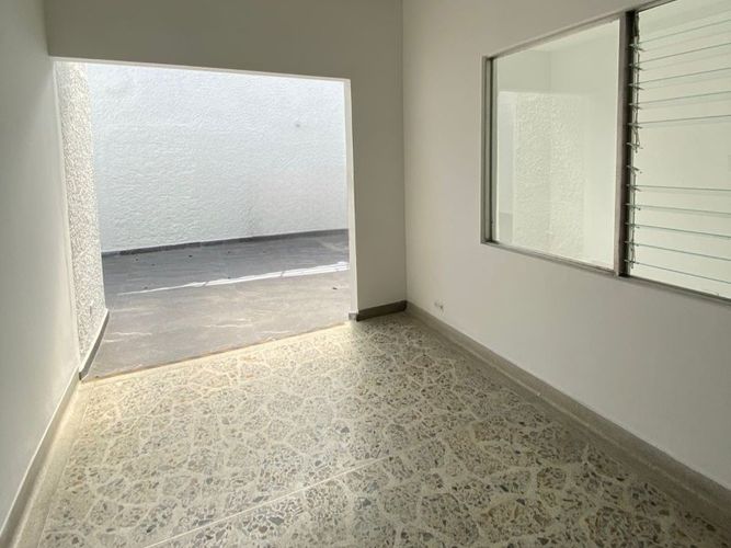 Casa de 7 alcobas en arriendo en Conquistadores, Medellín, 308 m² · foto 12 de 24