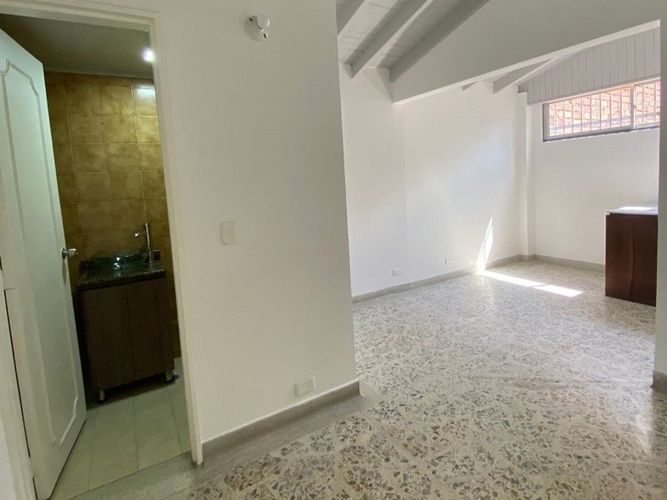 Casa de 7 alcobas en arriendo en Conquistadores, Medellín, 308 m² · foto 17 de 24