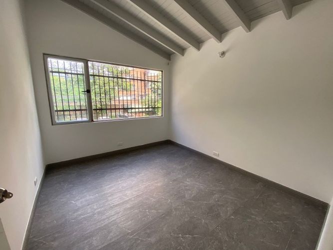 Casa de 7 alcobas en arriendo en Conquistadores, Medellín, 308 m² · foto 19 de 24