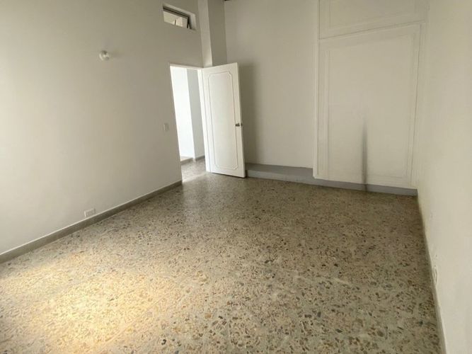 Casa de 7 alcobas en arriendo en Conquistadores, Medellín, 308 m² · foto 22 de 24