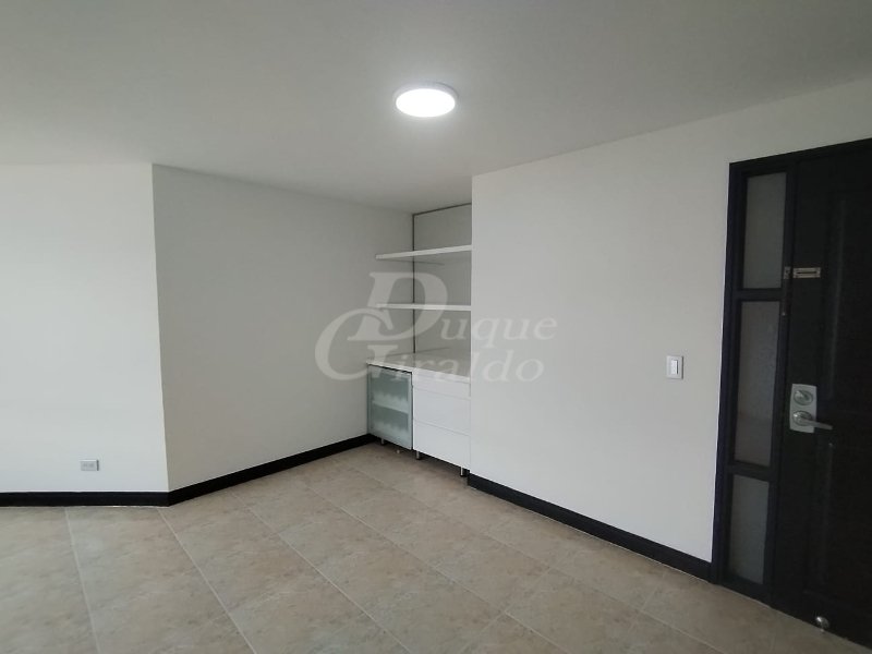 Apartamento en arriendo en Castropol, Medellín · foto 3 de 13