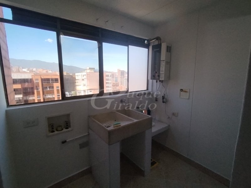 Apartamento en arriendo en Castropol, Medellín · foto 11 de 13