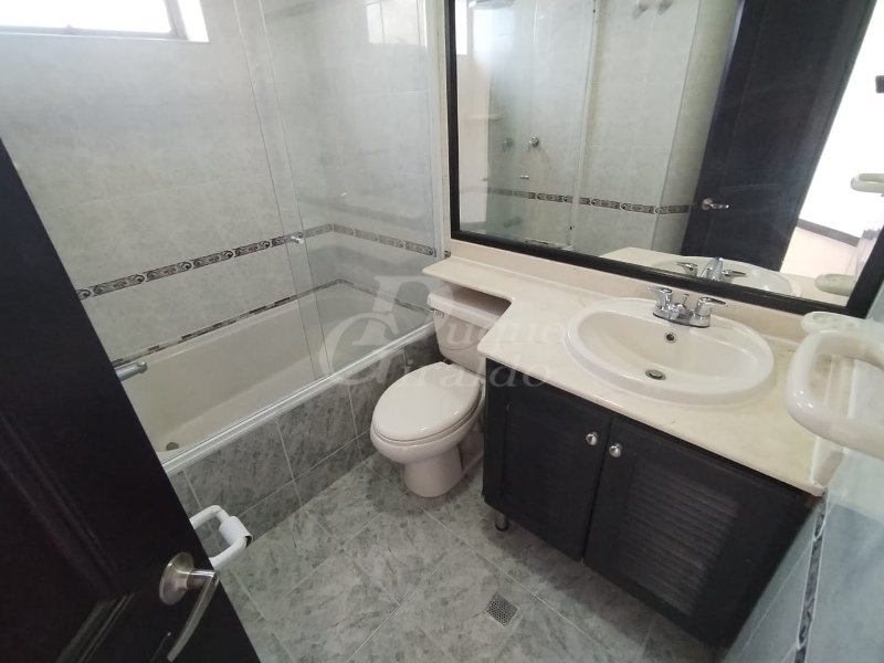 Apartamento en arriendo en Castropol, Medellín · foto 12 de 13