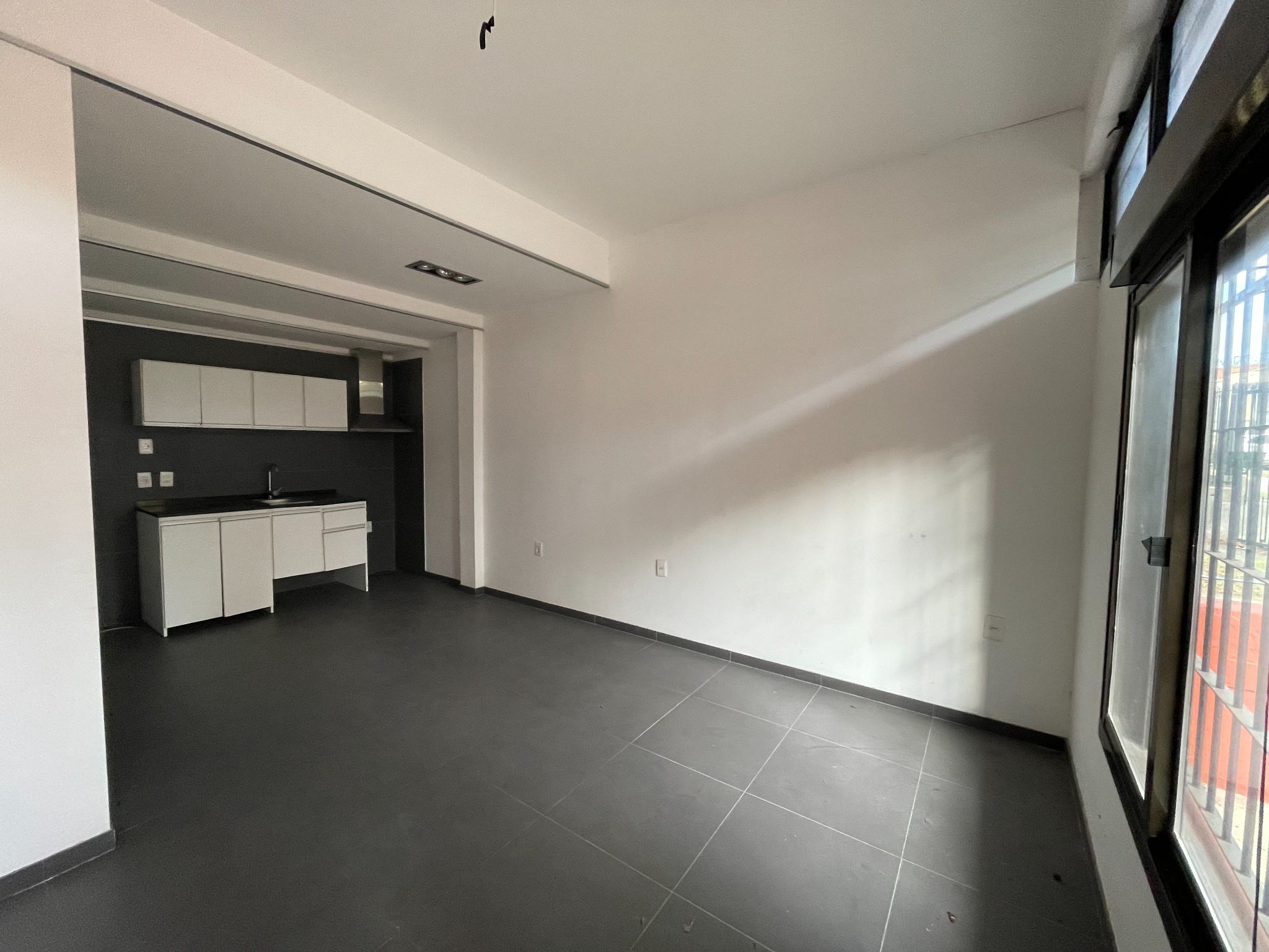 Alquiler monoambiente en Planta baja con garage en Buceo Pte Oribe y Propios