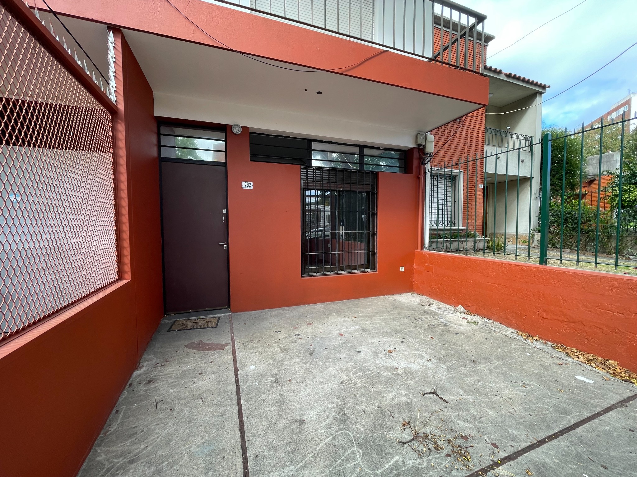Alquiler monoambiente en Planta baja con garage en Buceo Pte Oribe