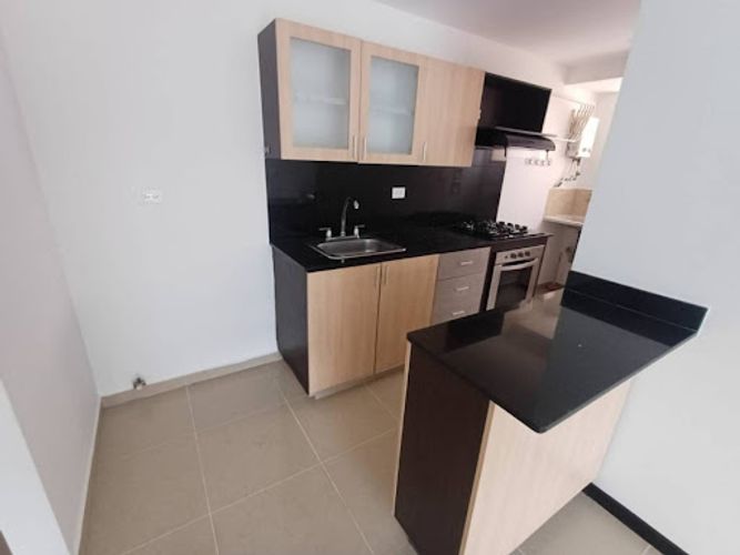 Apartamento de 3 alcobas en arriendo en Loma De Los Gonzalez, Medellín, 70 m² · foto 2 de 14