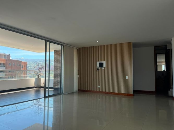 Apartamento de 3 alcobas en arriendo en El Poblado, Medellín, 200 m² · foto 3 de 17