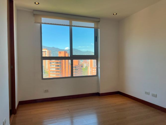 Apartamento de 3 alcobas en arriendo en El Poblado, Medellín, 200 m² · foto 9 de 17