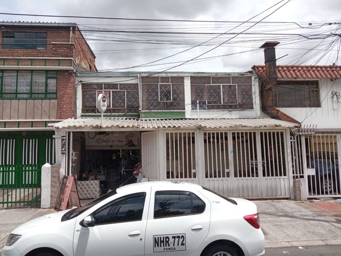 Casa de 3 alcobas en venta en Ciudad Jardin Sur, Bogotá, 332 m² · foto 2 de 21