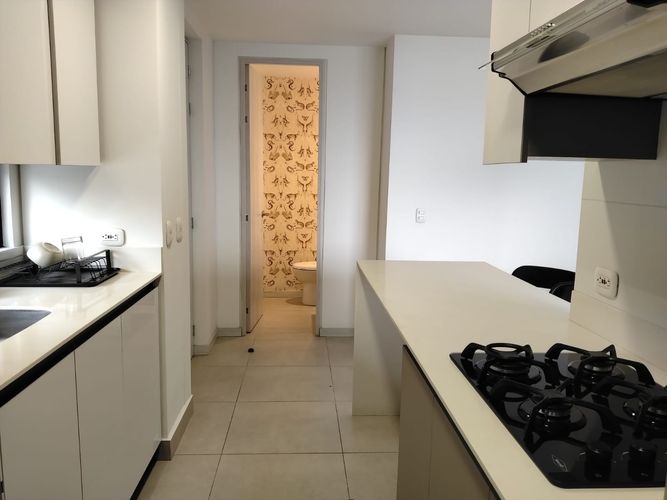Apartamento de 3 alcobas en arriendo en El Poblado, Medellín, 105 m² · foto 5 de 15