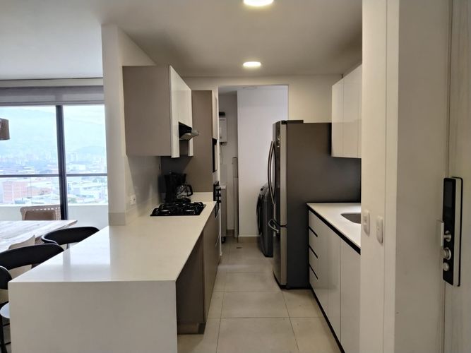 Apartamento de 3 alcobas en arriendo en El Poblado, Medellín, 105 m² · foto 6 de 15