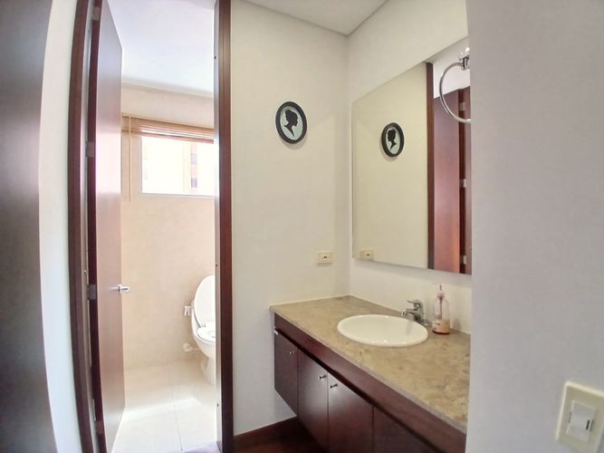 Apartamento de 4 alcobas en venta en Los Rosales, Bogotá, 158 m² · foto 12 de 20