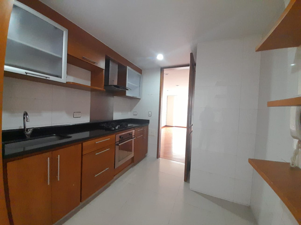 Apartamento en venta en Santa Barbara, Bogotá · foto 4 de 24