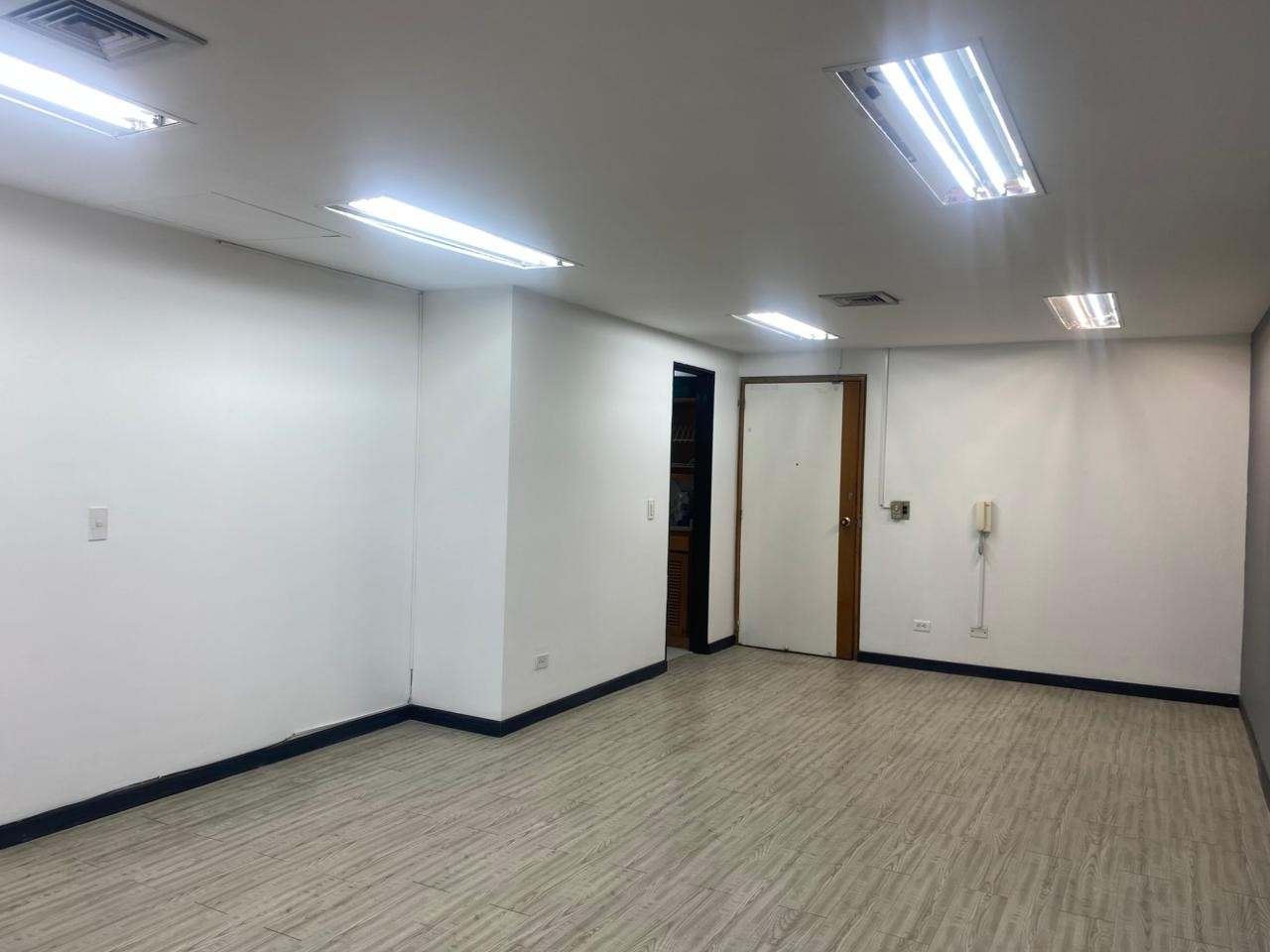 Oficina en venta en El Poblado, Medellín 2