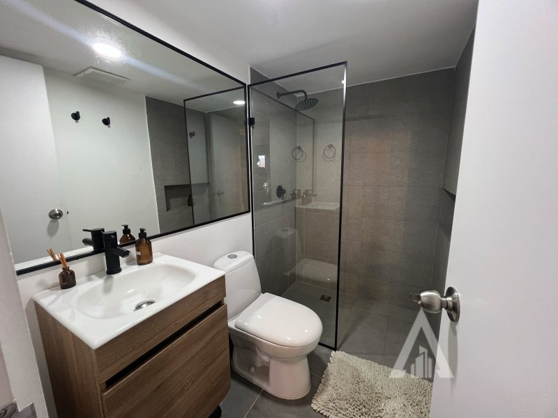 Apartamento en arriendo en El Poblado, Medellín · foto 3 de 15