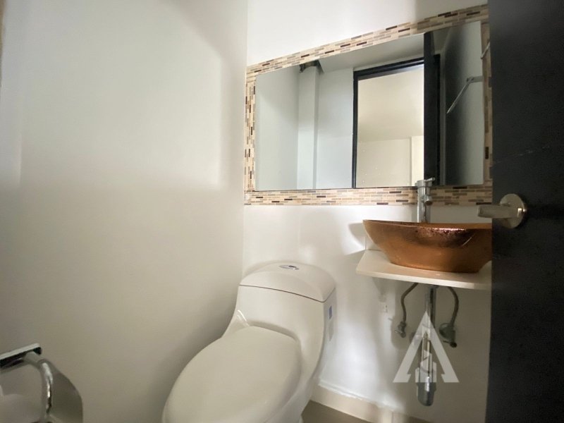 Apartamento en arriendo en El Poblado, Medellín · foto 3 de 16