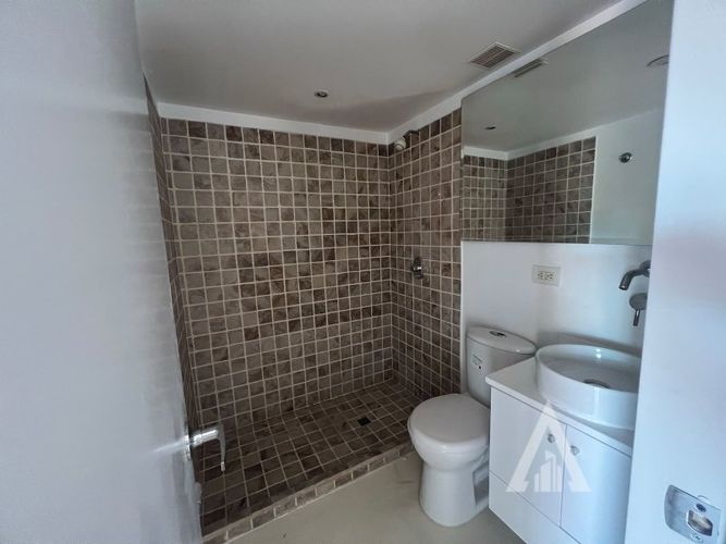 Apartamento de 2 alcobas en arriendo en Lalinde, Medellín, 153 m² · foto 3 de 24