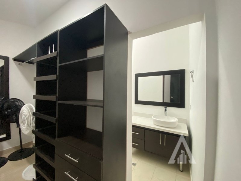 Apartamento en arriendo en El Poblado, Medellín · foto 8 de 16